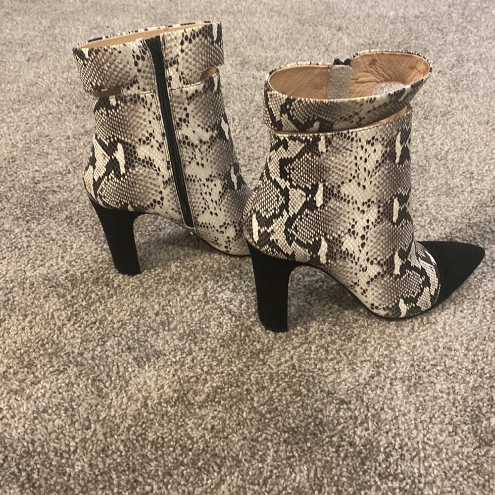 Women’s Heel - Picture 5 of 11
